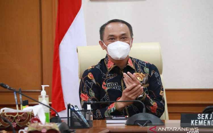 Dirjen Dukcapil Tegur 10 Disdukcapil yang Tambah Syarat Urus Dokumen