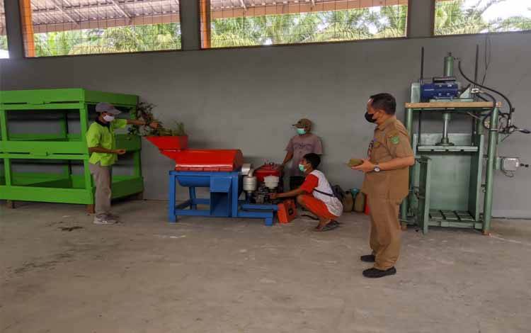 DLH Sukamara Pantau TPS 3R Bangun Jaya di Balai Riam