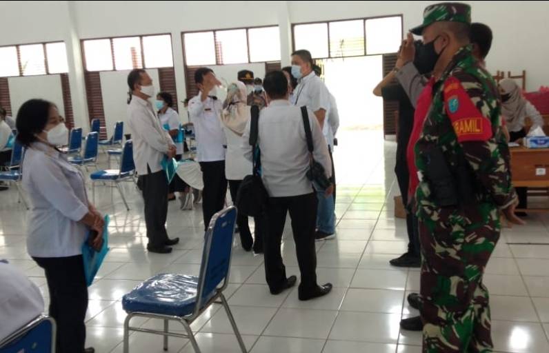 Satgas Covid-19 Bubarkan Kegiatan In House Training di Aula SMKN 1 Palangka Raya
