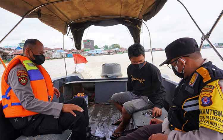 Polisi Pelabuhan Rambang Patroli Air Jaga Kamtibmas
