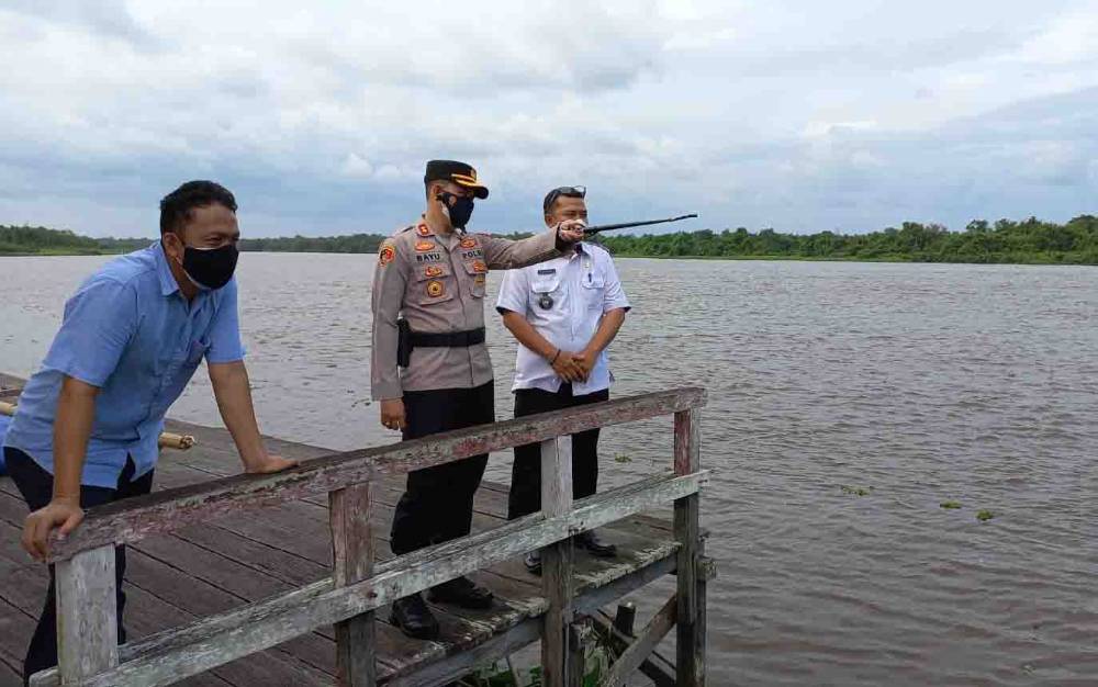 Kapolres Pantau Langsung Debit Air Sungai Seruyan