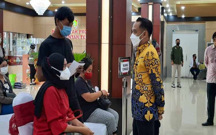 Wali Kota Palangka Raya Beri Semangat Ibu Hamil yang Ikut Vaksinasi Covid-19