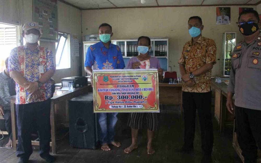 Ini Pesan Camat Tamban Catur pada Penyaluran BLT DD Tahap II di Desa Sidorejo