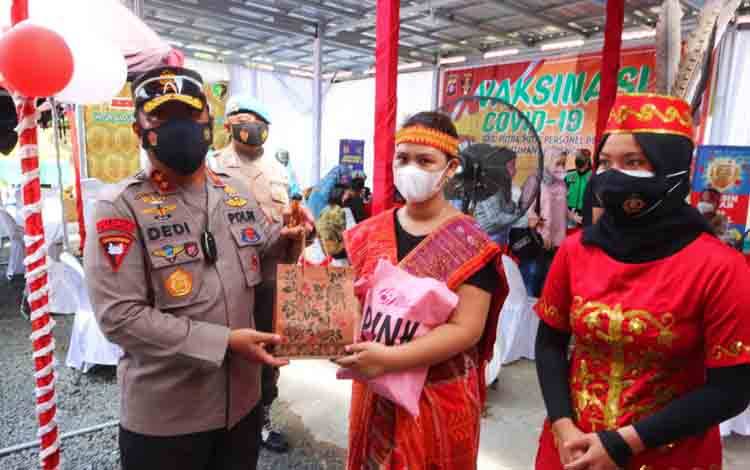 Putra Putri Anggota Polda Kalteng Ikuti Vaksinasi