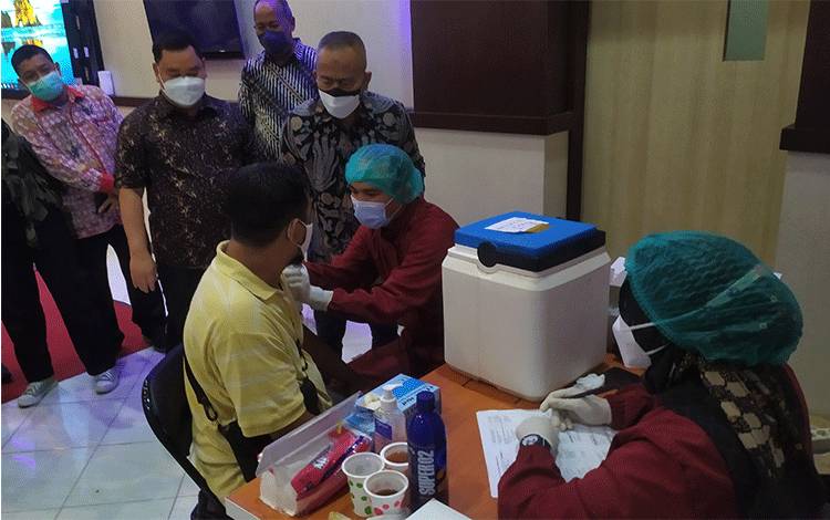Perdana Vaksinasi untuk Umum, Ketua PWI Pusat Minta Daerah Lain Contoh PWI Kotim