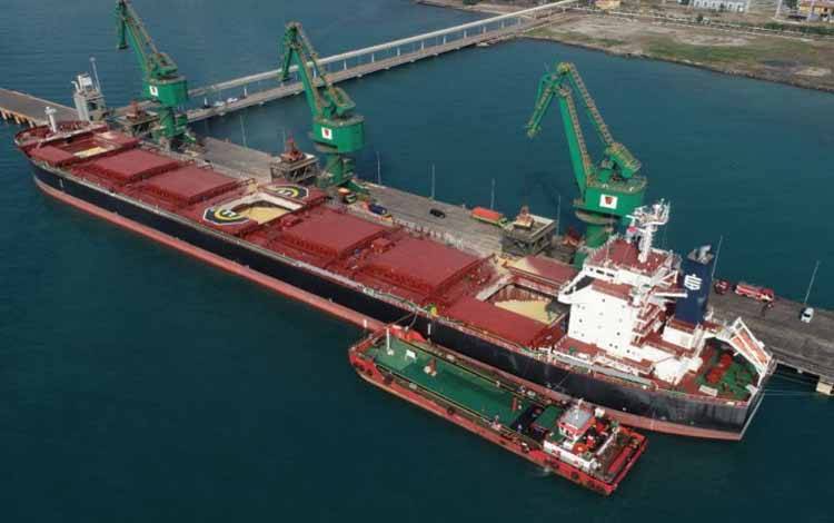 Krakatau - Pertamina Jual Perdana BBM Kapal Rendah Sulfur