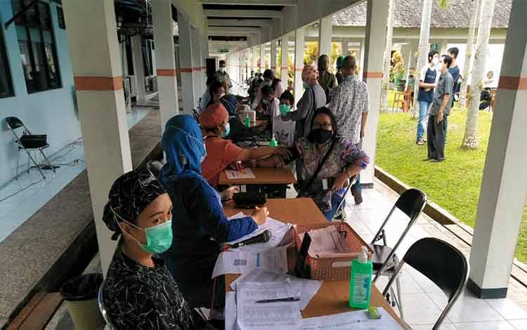 Vaksin Moderna Mulai Disuntikan Untuk Nakes di Palangka Raya
