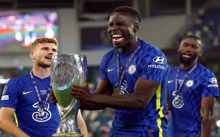 Kurt Zouma Resmi Berseragam West Ham United