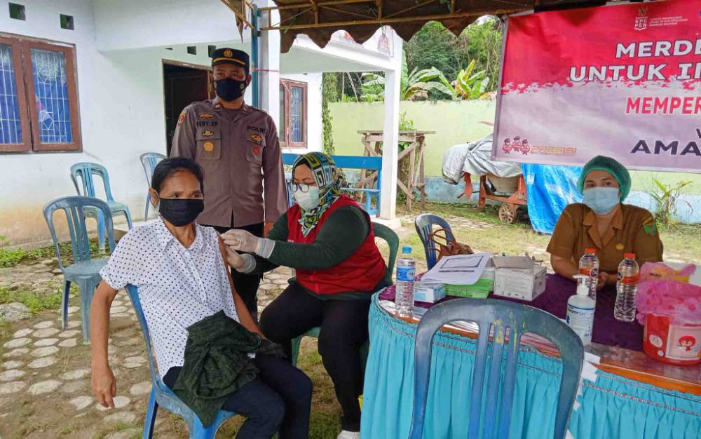 Polres Barito Timur Gelar Vaksinasi Gerai Presisi di Desa Haringen