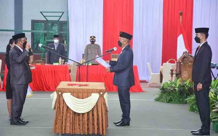Ketua DPRD Seruyan Lantik PAW Anggota Dewan