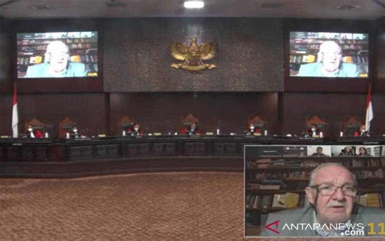 Ahli Asal Inggris Jelaskan Ganja Medis dalam Uji Materi UU Narkotika