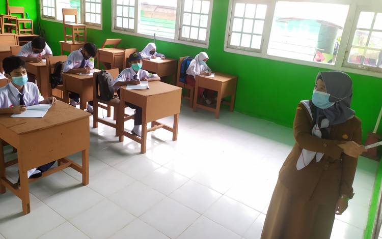 Siswa SMPN 4 Sampit Sambut Gembira Pembelajaran Tatap Muka