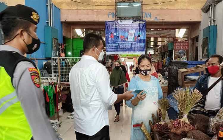 Tim Patroli Edukasi Prokes di Pasar Kahayan