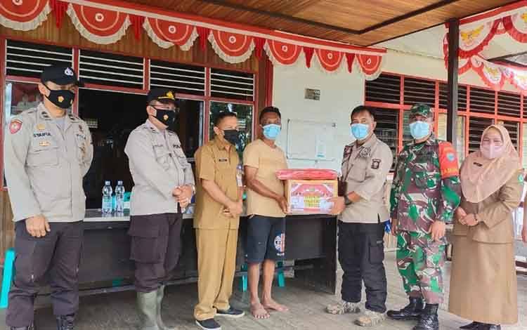 Pemprov Kalteng Salurkan Bantuan kepada Masyarakat Terdampak Banjir