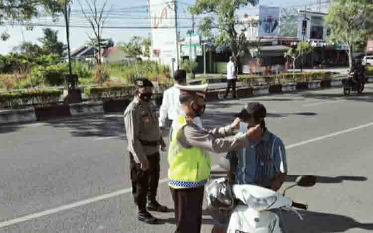 Polsek Selat Gelar Operasi Yustisi Prokes Sasar Warga Tak Gunakan Masker
