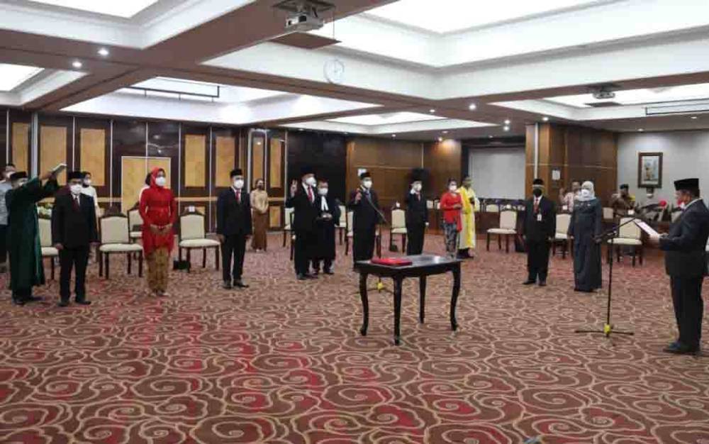 Pj Sekda Lantik Anggota KPID Kalteng