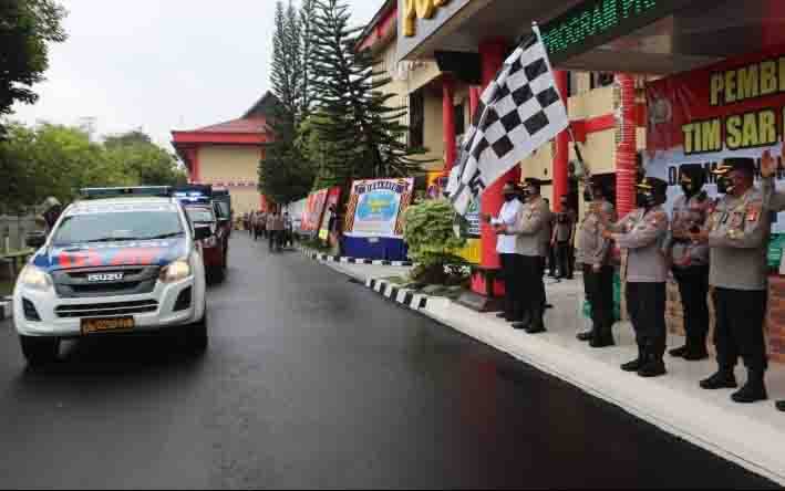 Tim SAR Polda Kalteng Saluran Bantuan Untuk Korban Banjir di Katingan