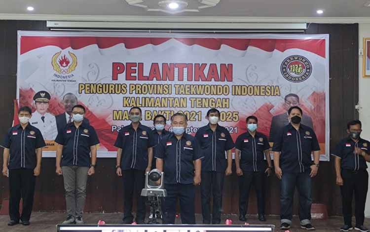 Ketum PBTI Kukuhkan Pengurus Taekwondo Kalteng