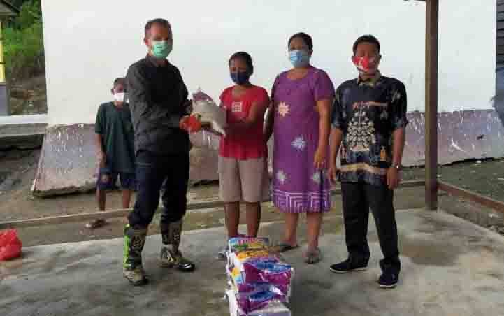 Bupati Gunung Mas dan Forkopimda Serahkan Bantuan untuk Korban Banjir