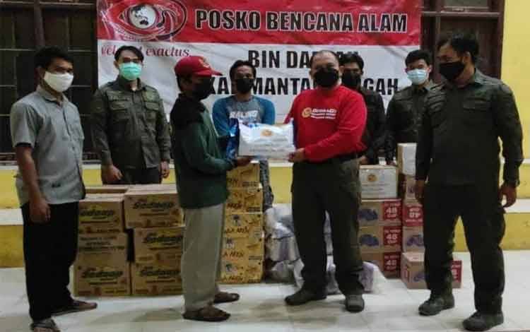 Kabinda Kalteng Tinjau dan Beri Bantuan Untuk Korban Banjir di Arut Utara