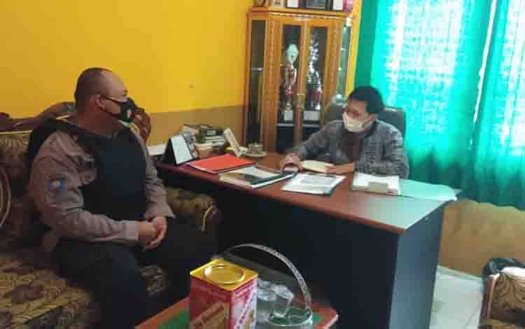 Satuan Binmas Polres Seruyan Sambangi Kantor Desa Sungai Undang