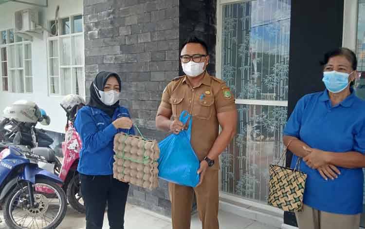 DPC Demokrat Barito Selatan Gelar Bakti Sosial Bagi Sembako