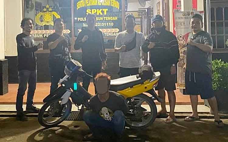 Diduga Gelapkan Sepeda Motor, Pria Ini Ditangkap di Desa Rodok