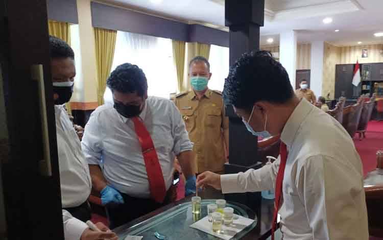 Pejabat Pemkab Gunung Mas Jalani Tes Urine