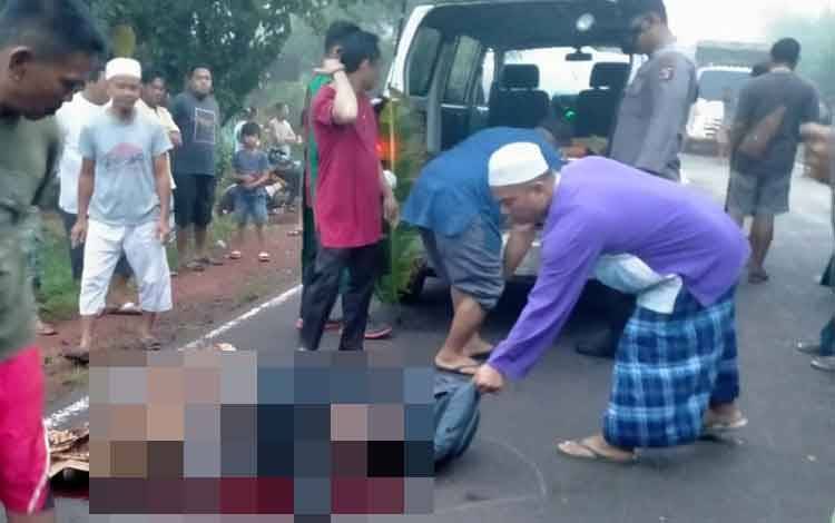 Seorang Pengendara Motor Tewas Setelah Tabrak Truk Tronton Parkir