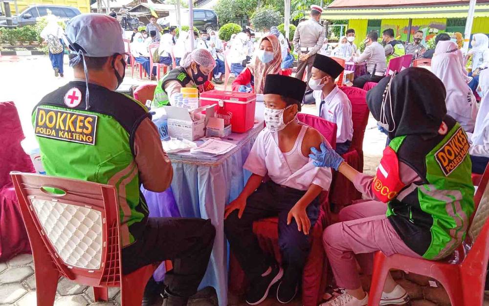 Pelajar MTsN di Tamiang Layang Terima Vaksin Dosis I