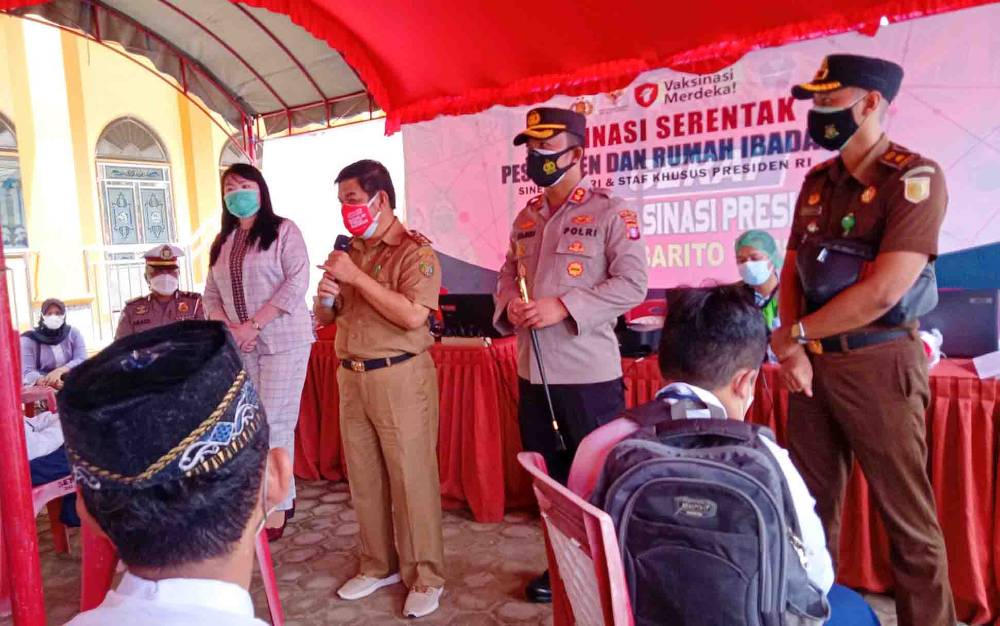 Bupati Barito Timur Tinjau Vaksinasi Pelajar MTsN