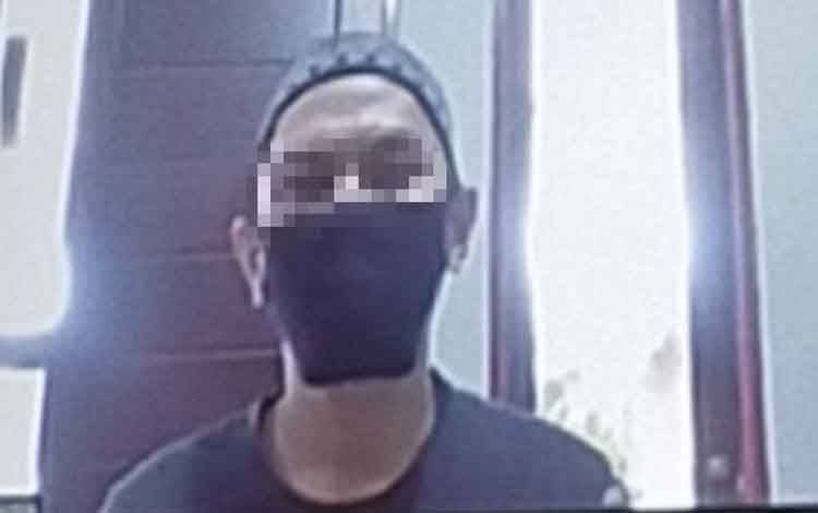 Bangun Tidur Lihat Handphone Sudah Hilang dan Jendela Terbuka