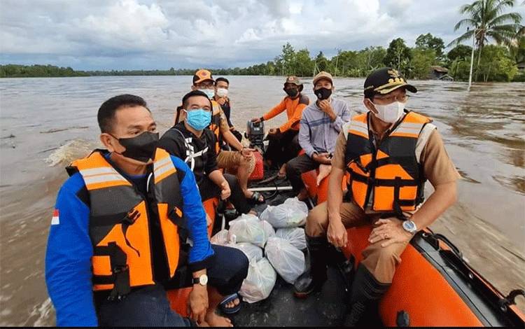 Bupati Murung Raya Tinjau Rumah Warga Terdampak Banjir