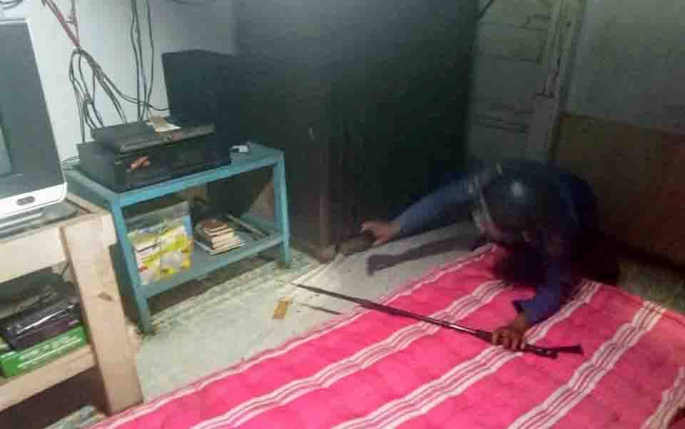 Warga Sampit ini Was-Was, Merasa Diintip Ular dari Dalam Kamarnya