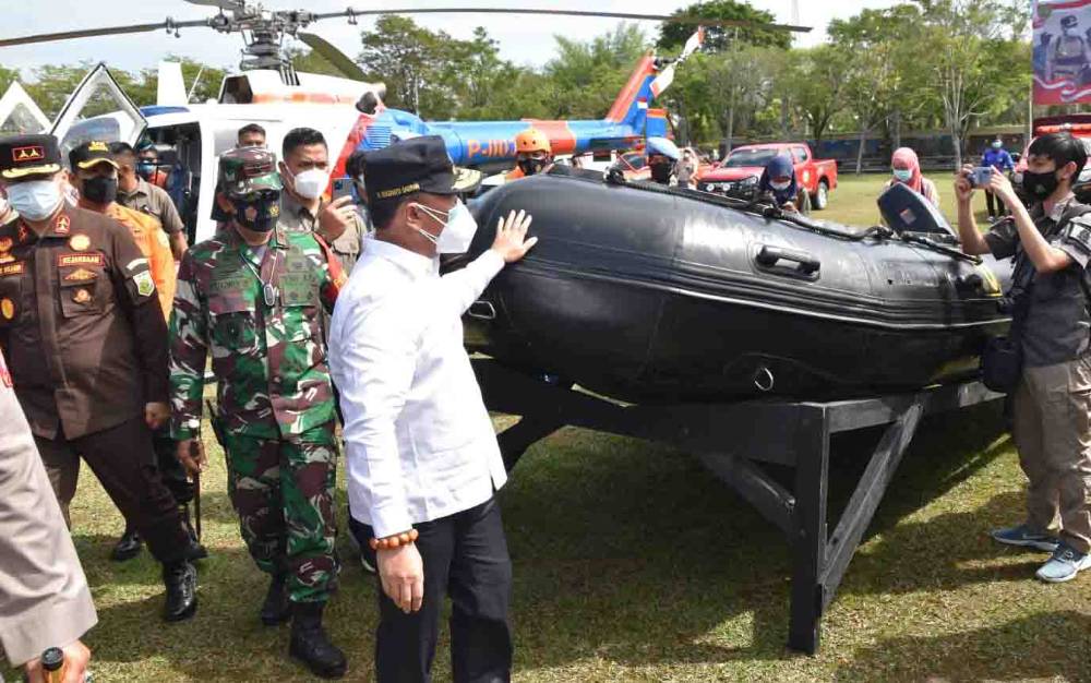 Penyaluran Bantuan Banjir di Katingan Gunakan Perahu