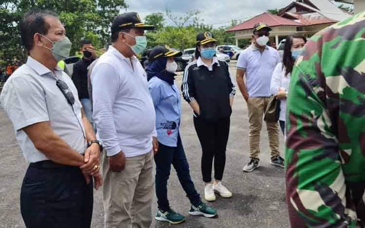 Komisi II DPRD Kalteng Salurkan Bantuan kepada Masyarakat Terdampak Banjir di Katingan