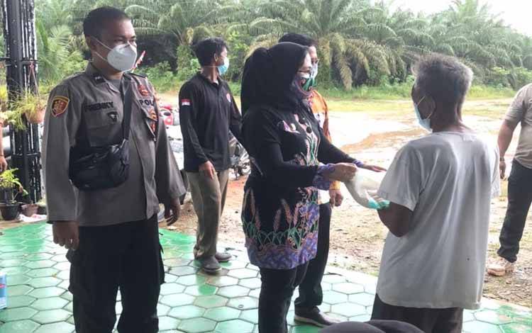 Wabup Seruyan Pantau Penyaluran Bantuan untuk Warga Terdampak Banjir