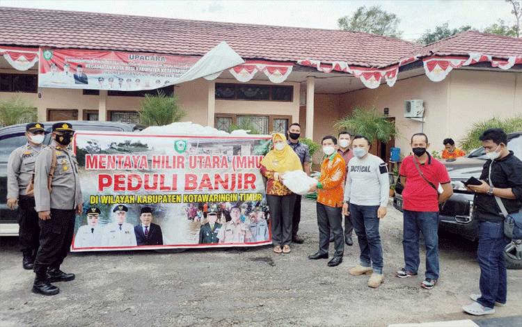 Kecamatan Mentaya Hilir Utara Serahkan Bantuan Korban Terdampak Banjir