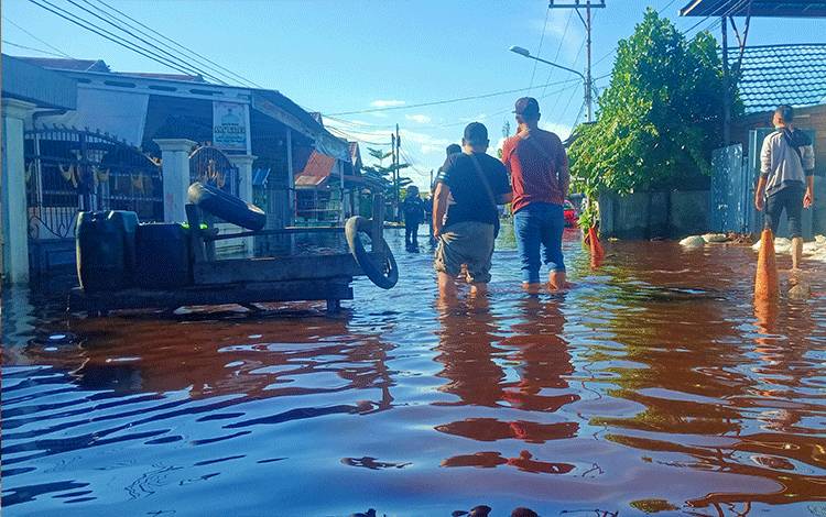 Banjir Kiriman Rendam Jalan Anoi dan Mendawai Palangka Raya