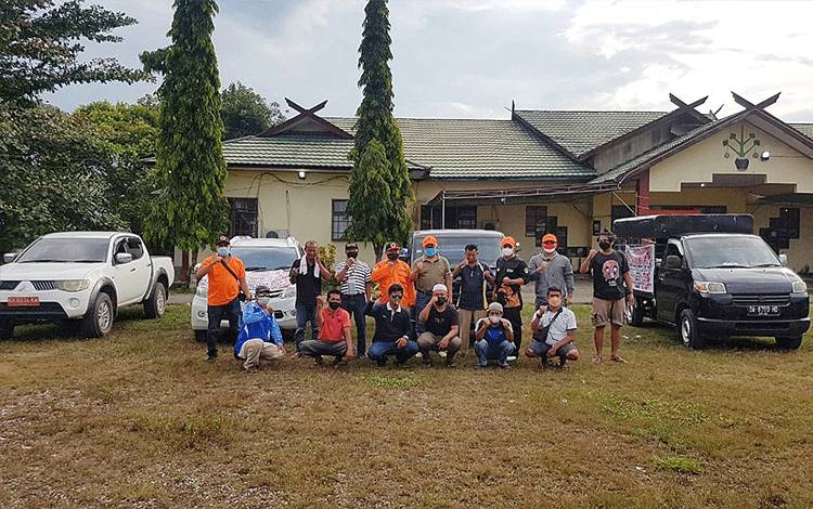 BPBD Damkar Barito Timur Dampingi Pengiriman Bantuan Korban Banjir di Katingan