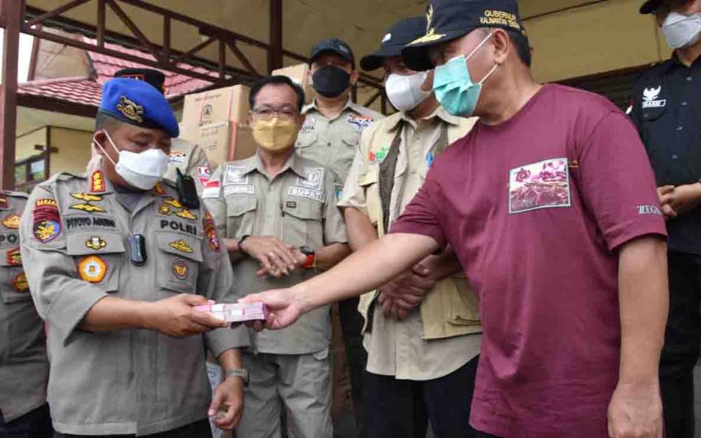 Gubernur Kalteng Beri Bantuan Operasional Secara Pribadi Rp90 Juta untuk Distribusi Bantuan Korban Banjir