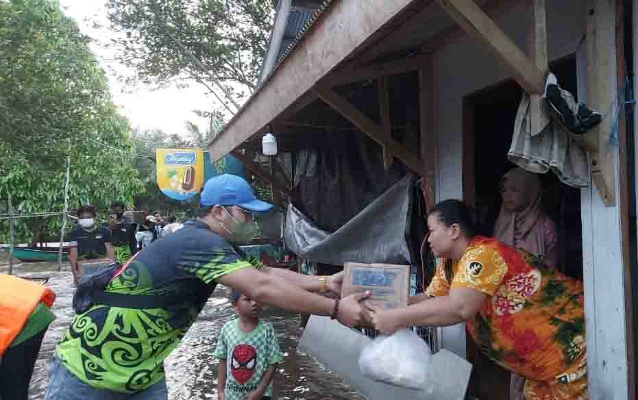 Kunjungi Katingan, Tomy Irawan Salurkan Bantuan Untuk Masyarakat Terdampak Banjir