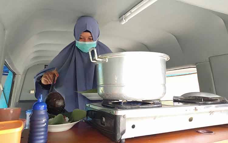 Seorang Ibu Gigih Jalankan Usaha Kuliner di Masa Pandemi