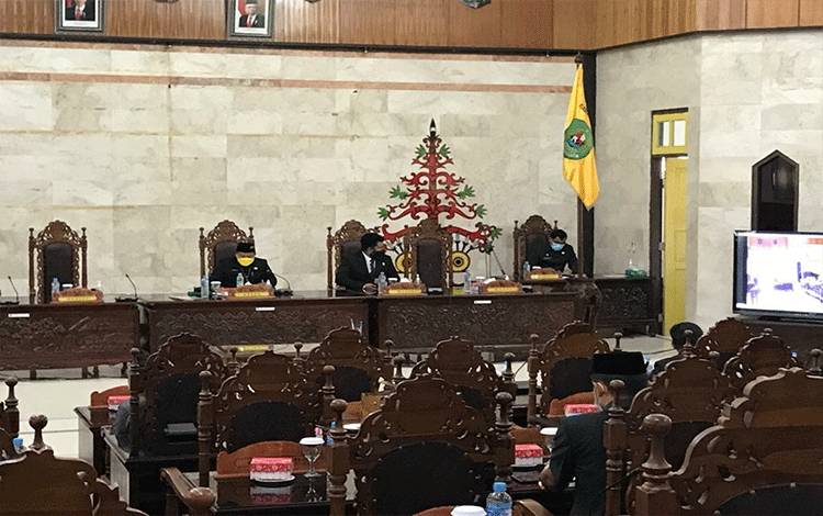 Banggar DPRD Kapuas Sampaikan Laporan Hasil Pembahasan Rancangan Perubahan KUA-PPAS