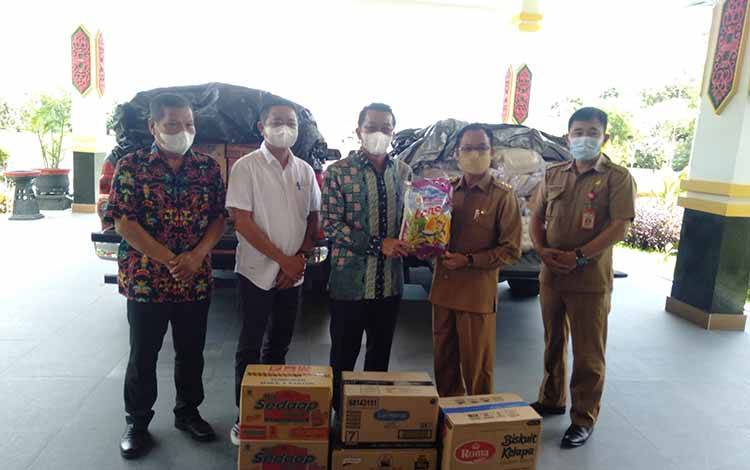 Pemkab Murung Raya Sumbang Sembako untuk Korban Banjir Katingan
