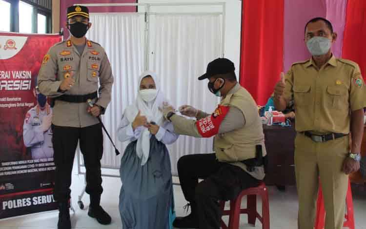 Kapolres Seruyan Pantau Vaksinasi di SMK Negeri 1 Kuala Pembuang