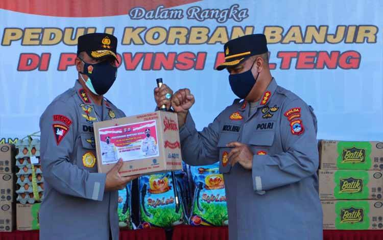 Polda Kalteng Terima Bantuan Logistik dari Polda Kalsel Bagi warga Terdampak Banjir