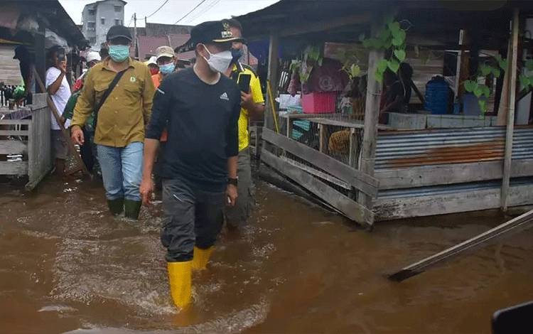 Wali Kota Palangka Raya Minta Kepala Dinas Cepat Tanggap Atasi Banjir