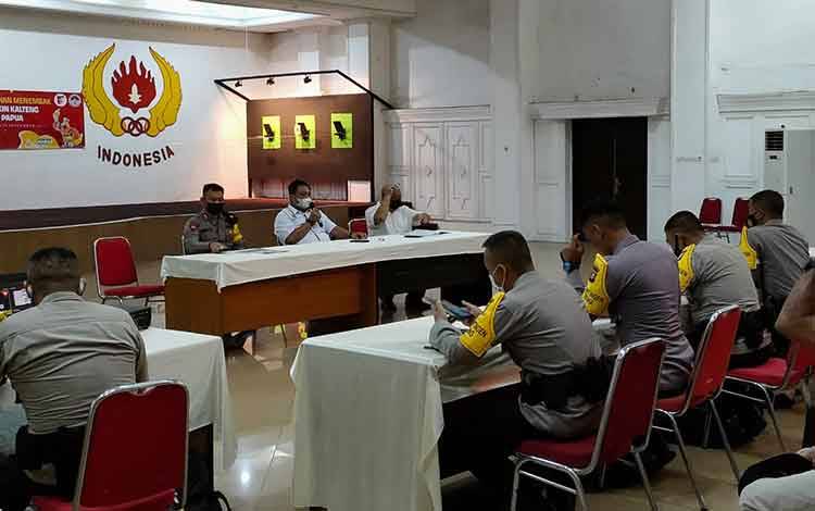 Personel Brimob Kawal Kontingen Kalteng Menuju PON Papua