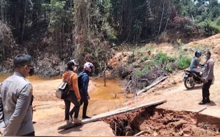 Jalan Kuala Kurun - Linau Longsor